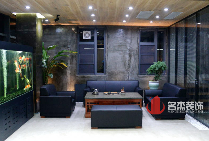 经理室好色TV下载实景图1.jpg