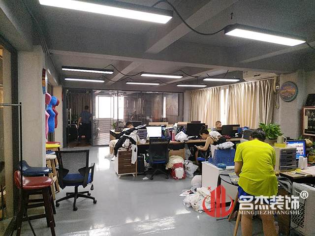 办公室好色TV下载.jpg