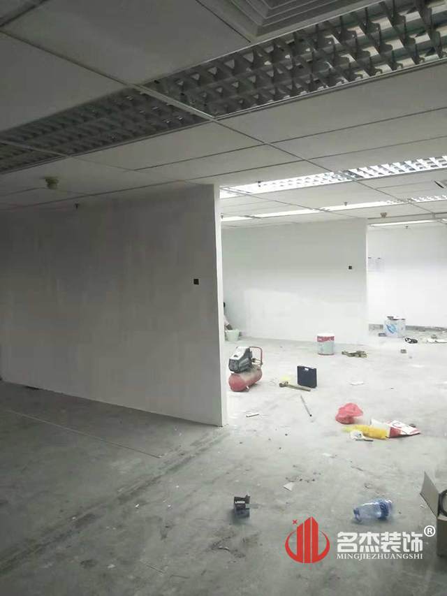 办公室好色TV下载现场施工照.jpg