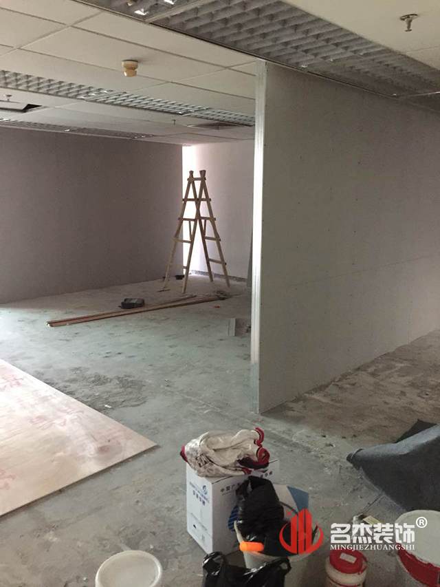 办公室好色TV下载现场照.jpg