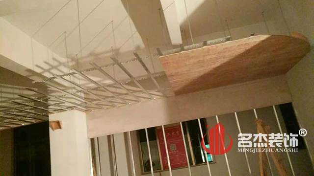 办公室好色TV下载现场.jpg