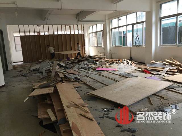 美容美发学校好色TV下载开工照.jpg