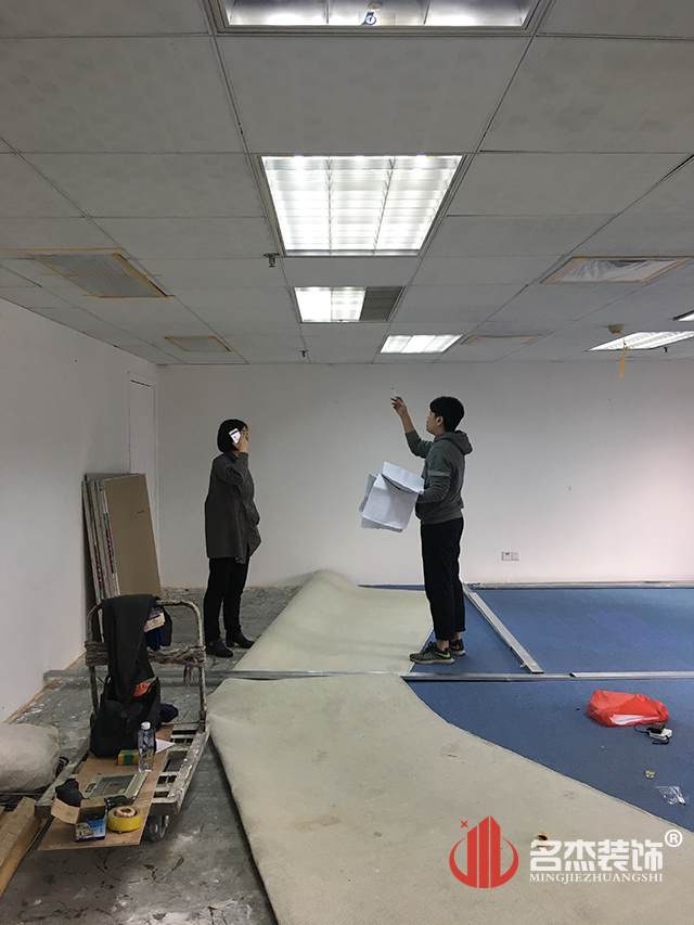 办公室好色TV下载.jpg