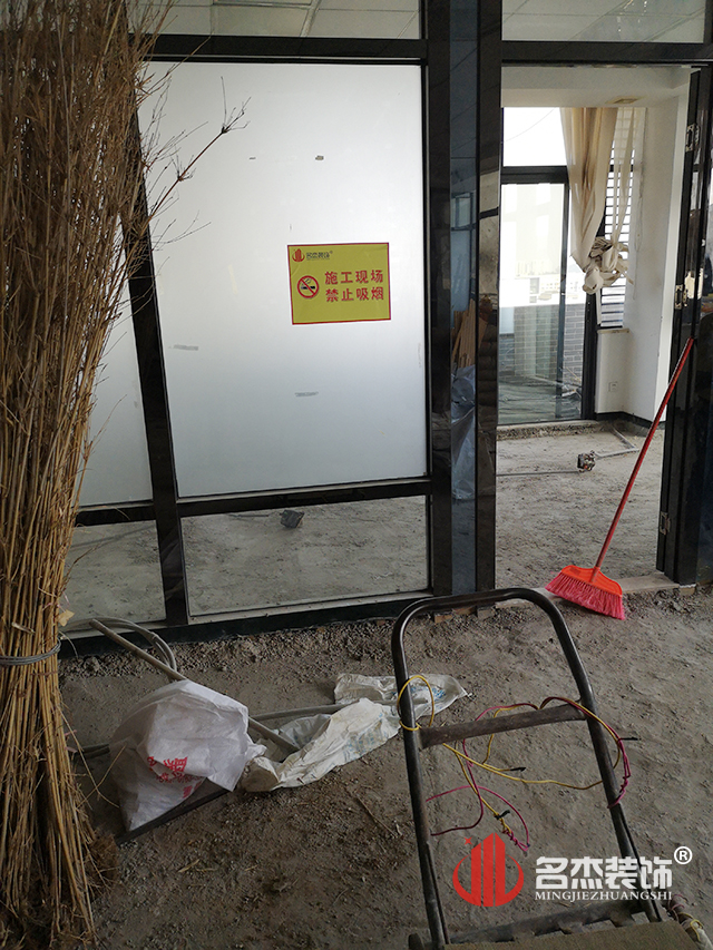 办公室好色TV下载现场施工照.jpg